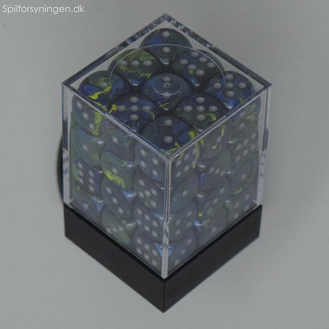 Festive™ – 12mm d6 Green w/silver Dice Block™